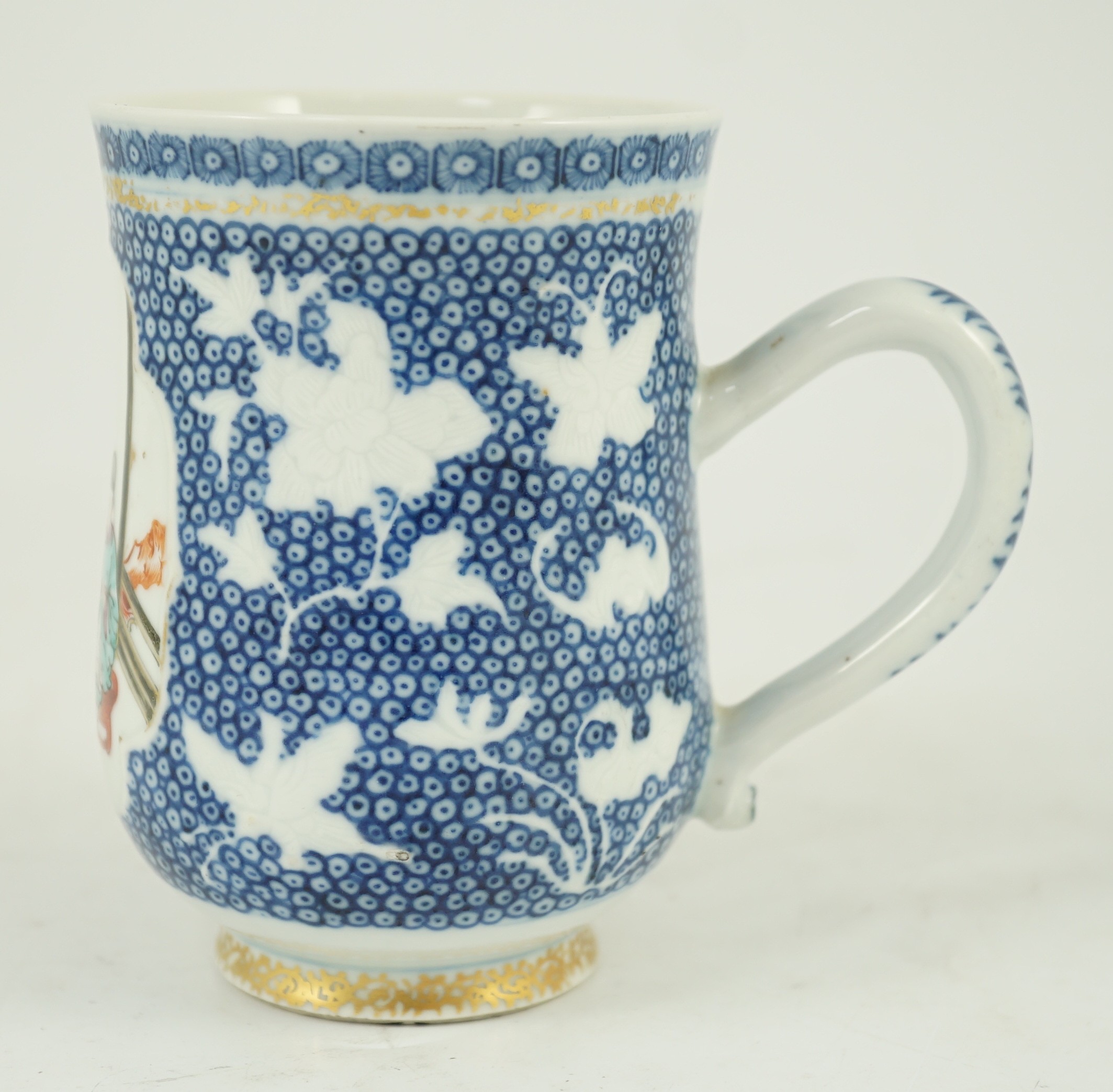 An 18th century Chinese export famille rose mug, 11.5cm